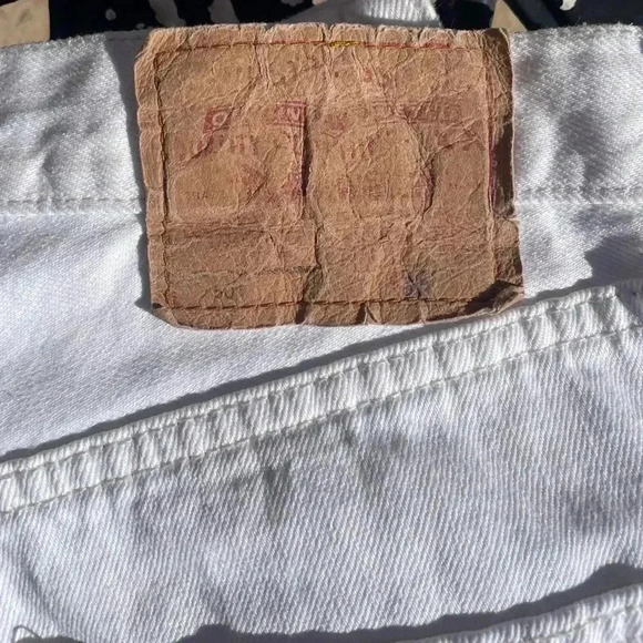 Levi’s women’s denim cutoff high waisted white shorts size large preloved - Picture 8 of 8